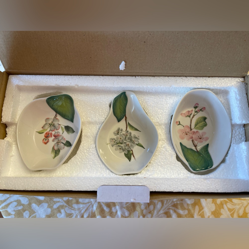 New in packaging Lenox Ochard in Bloom snack bowls, set of 3